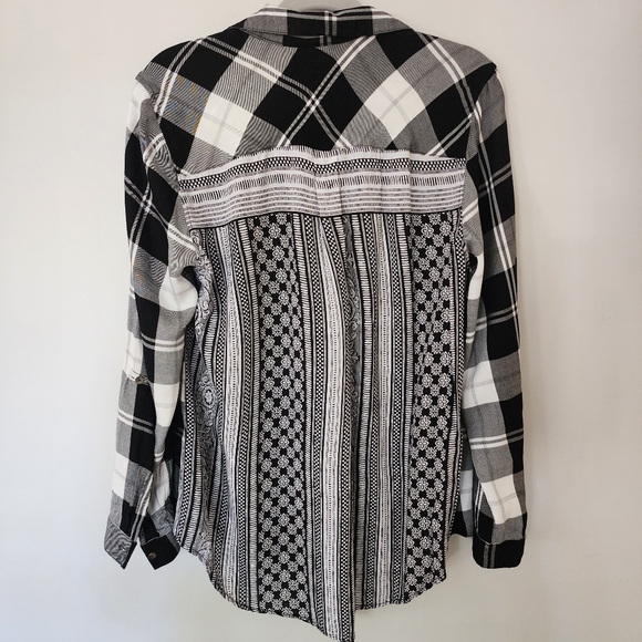 Soho New York & Company size Large button down shirt, black and white - Picture 7 of 7